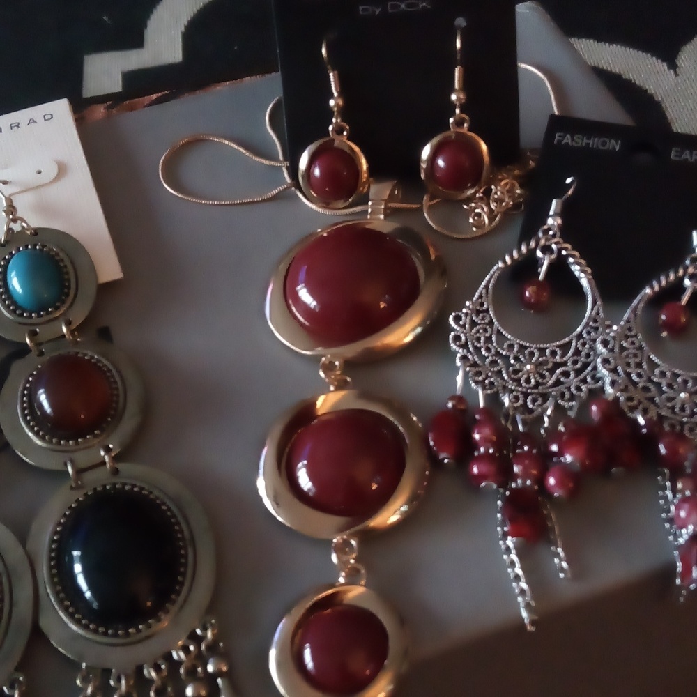 Jewelry - Picture 4 of 5